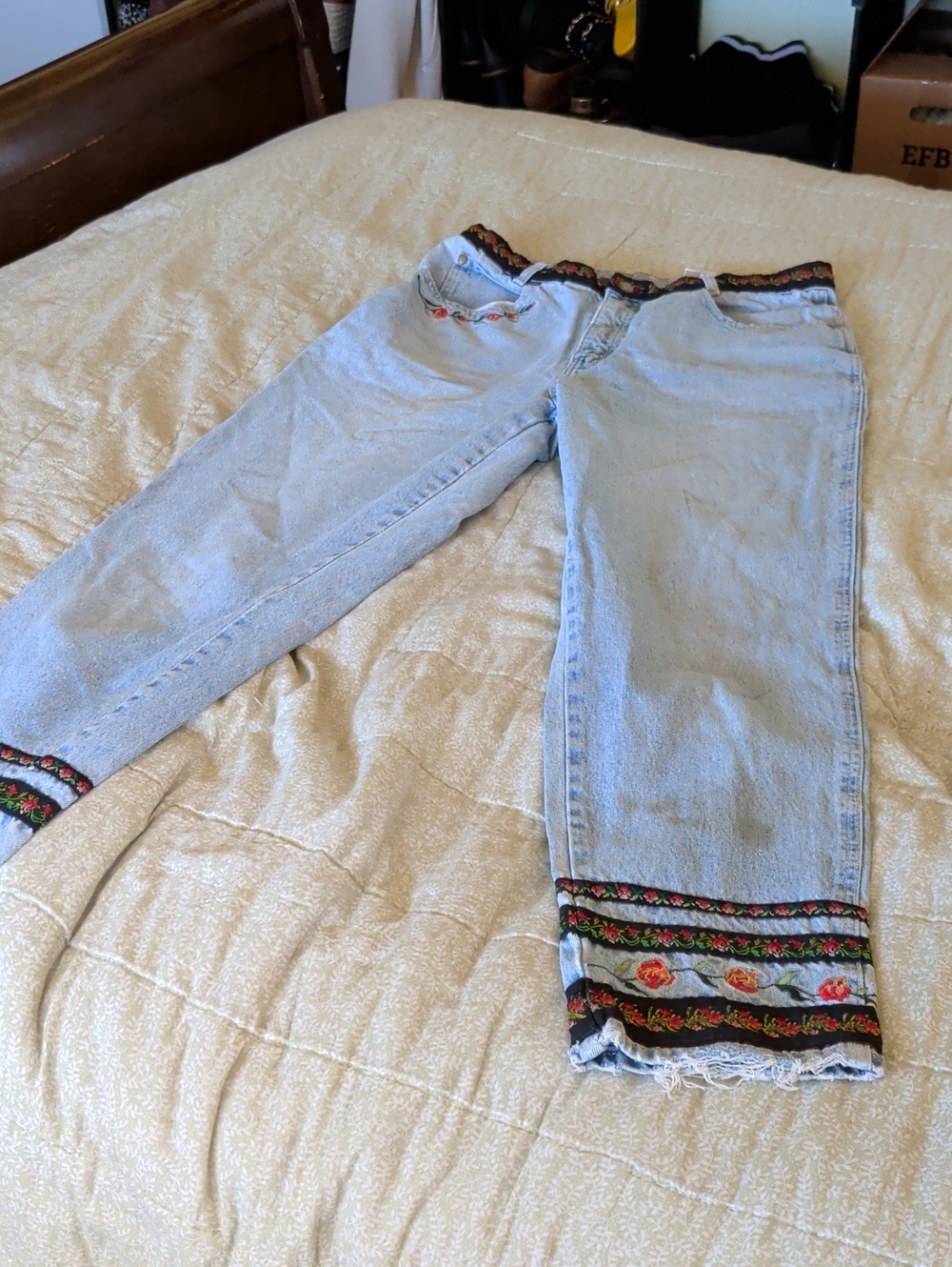 bill blass Light Blue Cropped Jeans with Embroidered Trim